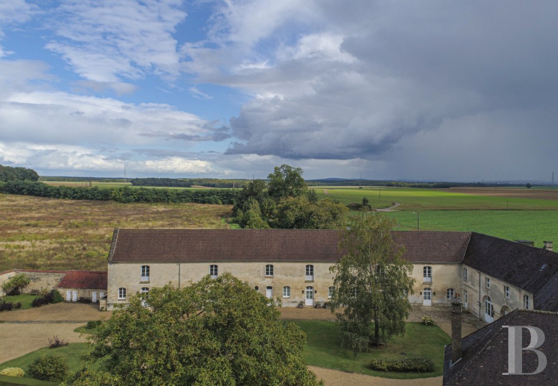 A large 18th century farmhouse and dovecote transformed into a hotel in the Oise, near Senlis - photo  n°23